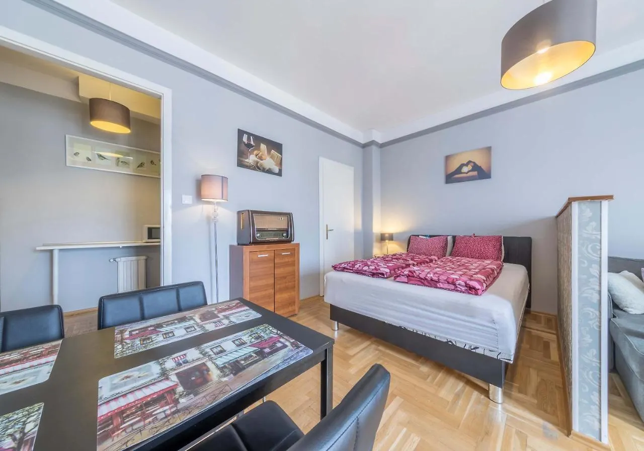 Astoria Balcony Apartment Будапешт