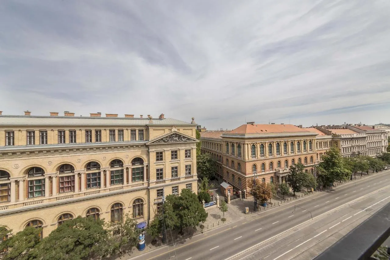 Astoria Balcony Apartment Будапешт